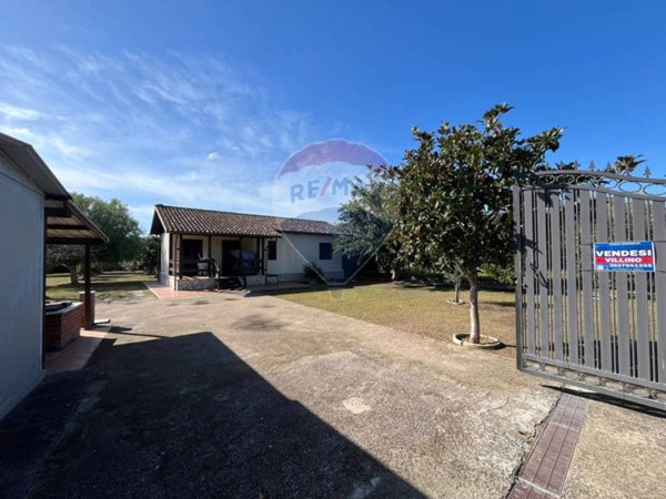 casa indipendente in vendita ad Aprilia in zona Campo di Carne