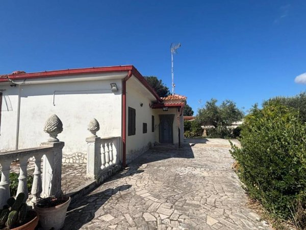 casa indipendente in vendita ad Aprilia in zona Campo di Carne