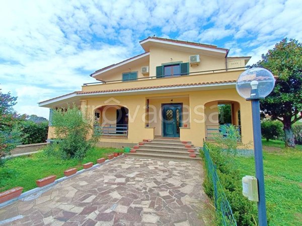 casa indipendente in vendita ad Aprilia in zona Campo di Carne