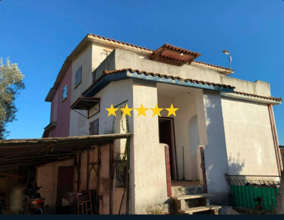 casa indipendente in vendita ad Aprilia in zona Cogna
