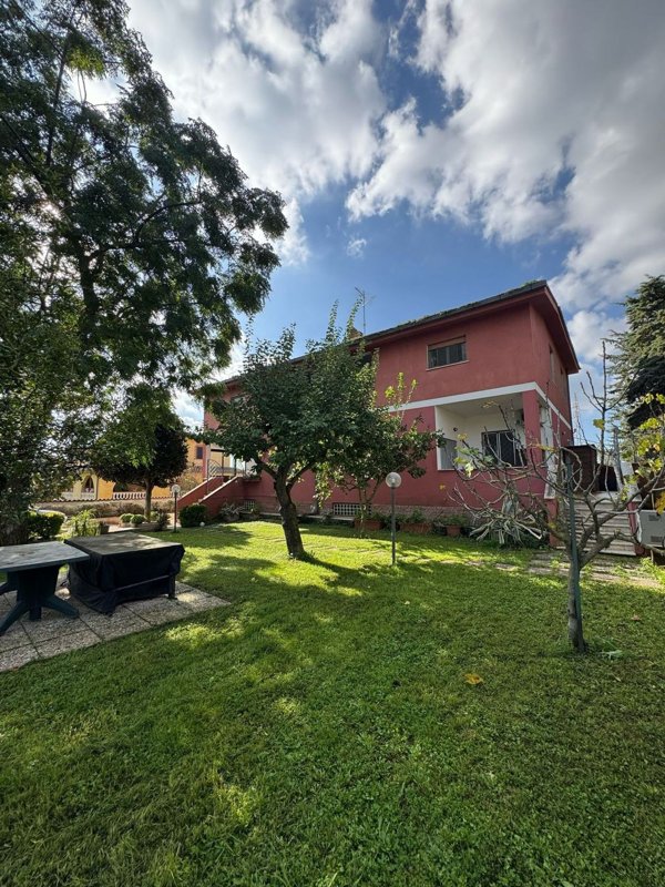 casa indipendente in vendita ad Aprilia