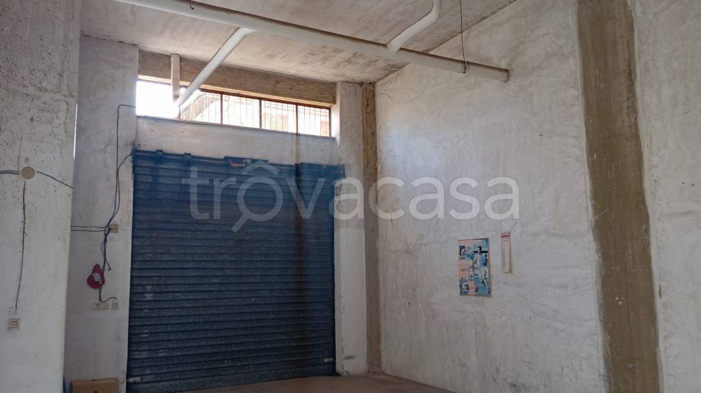locale commerciale in vendita ad Aprilia
