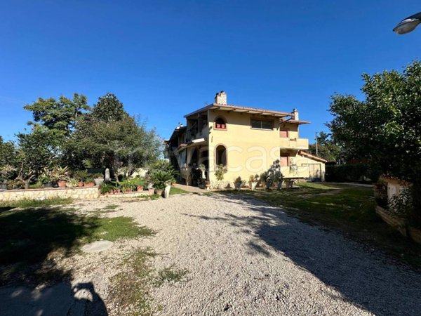 appartamento in vendita ad Aprilia in zona Campoverde