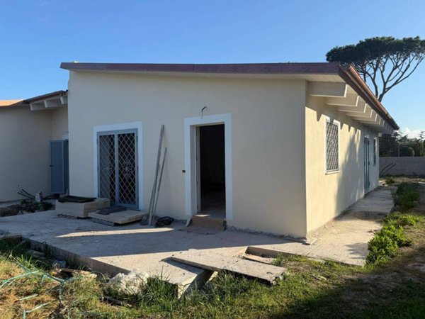 casa indipendente in vendita ad Aprilia in zona Fossignano