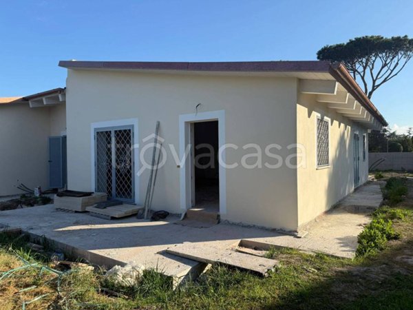 casa indipendente in vendita ad Aprilia in zona Fossignano