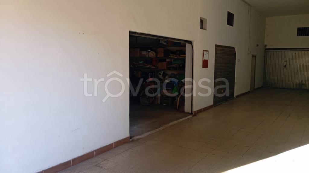 locale di sgombero in vendita ad Aprilia