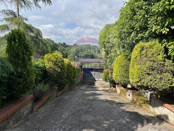 casa indipendente in vendita ad Aprilia in zona Casalazzara