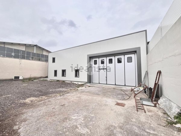 capannone in vendita ad Aprilia in zona Riserva Nuova