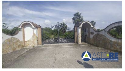 casa indipendente in vendita ad Aprilia in zona Genio Civile