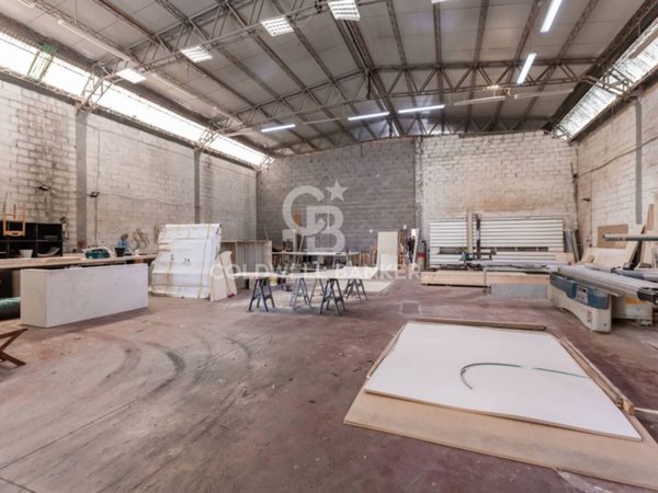 locale commerciale in vendita ad Aprilia in zona Riserva Nuova