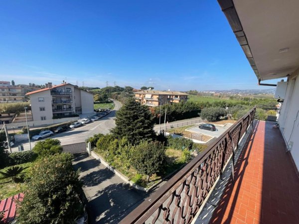 appartamento in vendita ad Aprilia in zona Campoleone