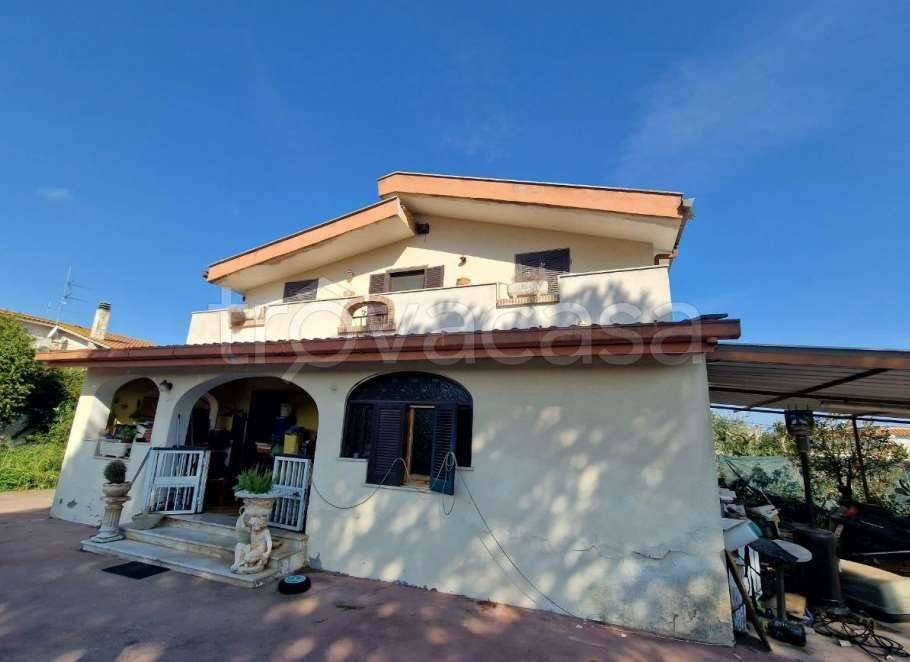 casa indipendente in vendita ad Aprilia in zona Campoverde