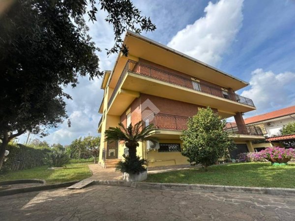 casa indipendente in vendita ad Aprilia in zona Camilleri-Vallelata