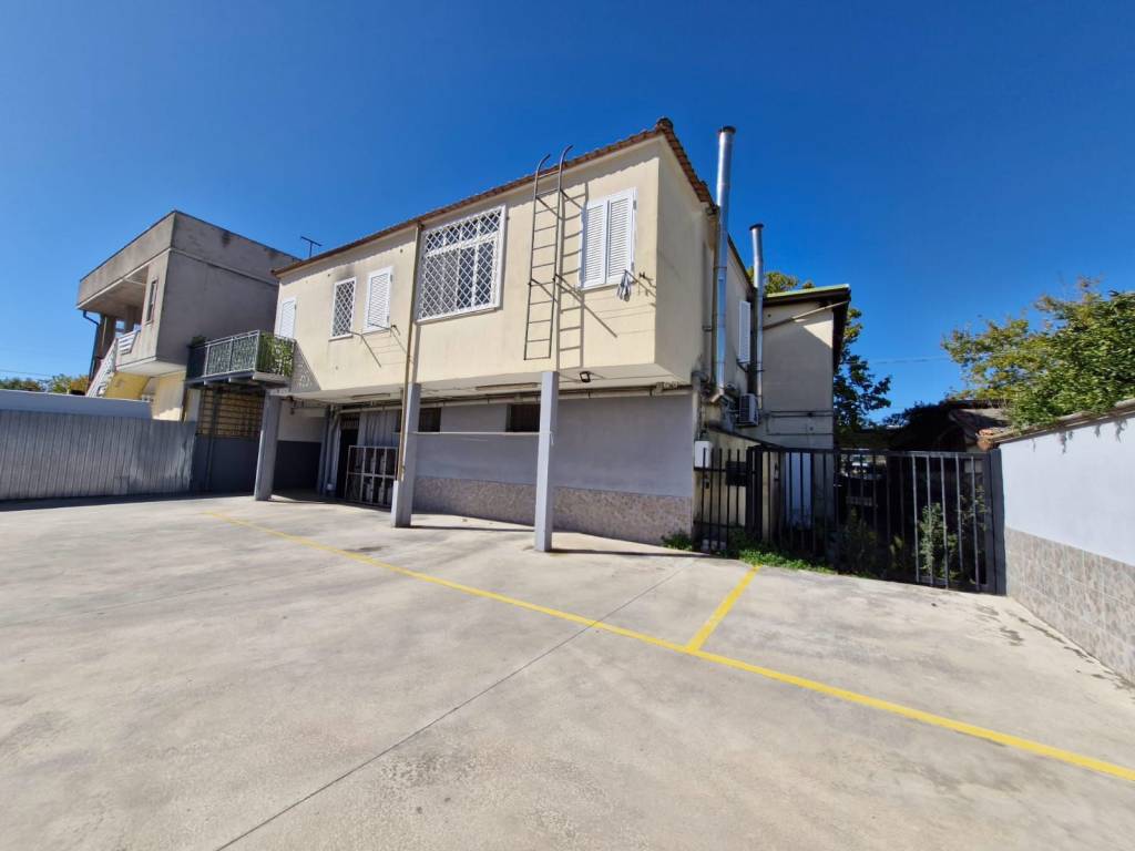 appartamento in vendita ad Aprilia in zona Campo di Carne