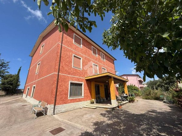 casa indipendente in vendita ad Aprilia in zona Riserva Nuova