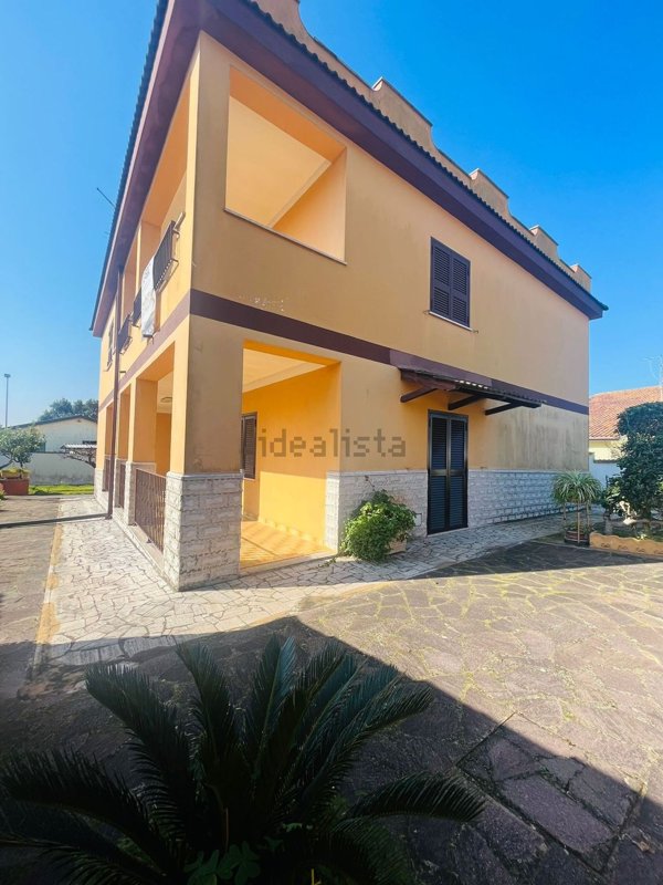 casa indipendente in vendita ad Aprilia in zona Cogna