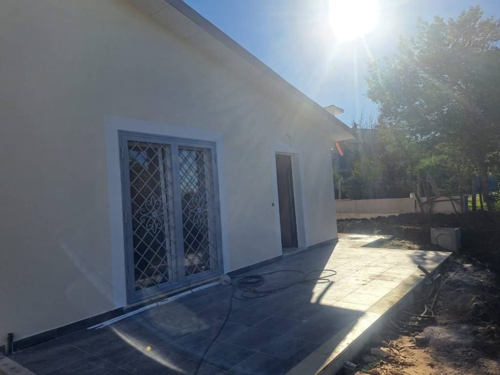 casa indipendente in vendita ad Aprilia in zona Fossignano