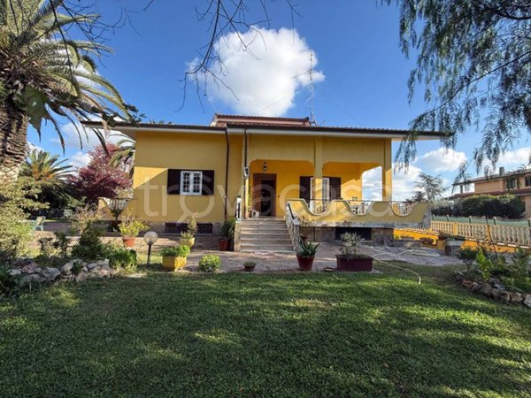 casa indipendente in vendita ad Aprilia in zona Torre del Padiglione