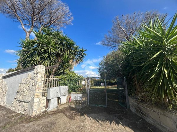 casa indipendente in vendita ad Aprilia in zona Fossignano