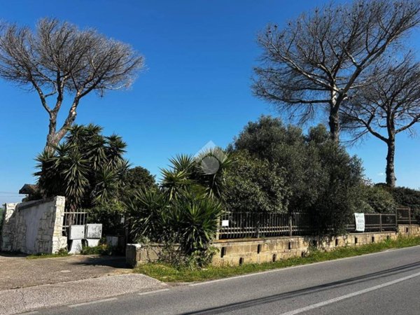 casa indipendente in vendita ad Aprilia in zona Campoleone