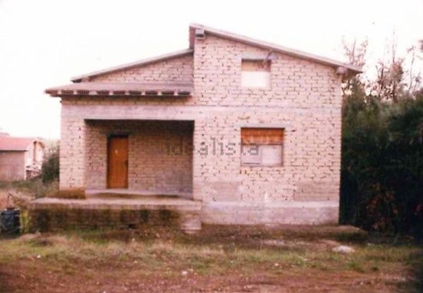 casa indipendente in vendita ad Aprilia in zona Fossignano