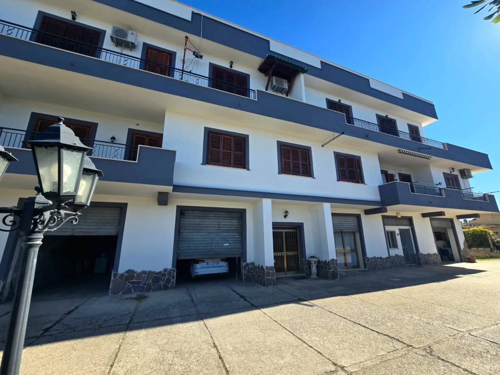 appartamento in vendita ad Aprilia in zona Casalazzara