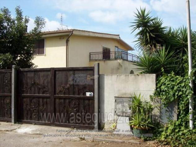 casa indipendente in vendita ad Aprilia in zona Fossignano