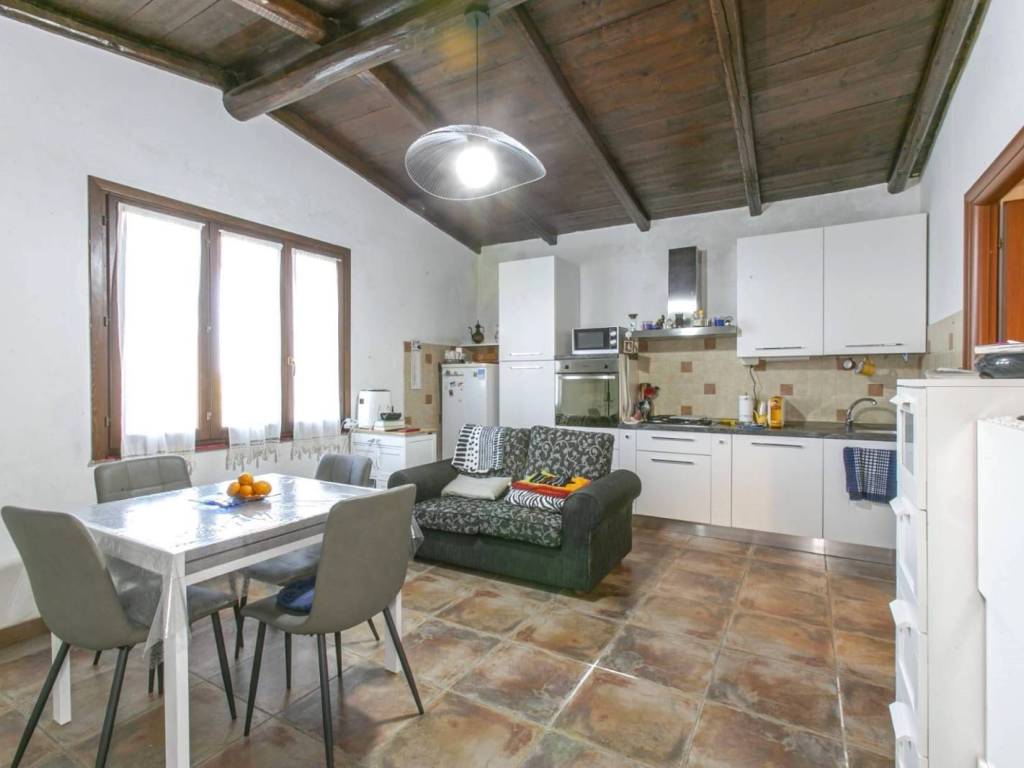 casa indipendente in vendita ad Aprilia in zona Fossignano