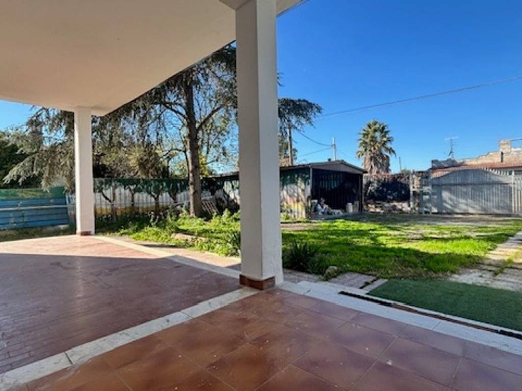 casa indipendente in vendita ad Aprilia in zona Genio Civile
