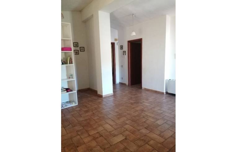 casa indipendente in vendita ad Aprilia in zona Fossignano