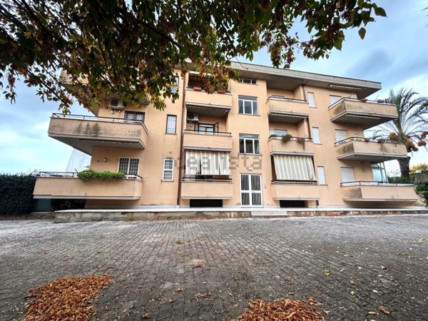 appartamento in vendita ad Aprilia in zona Campoleone