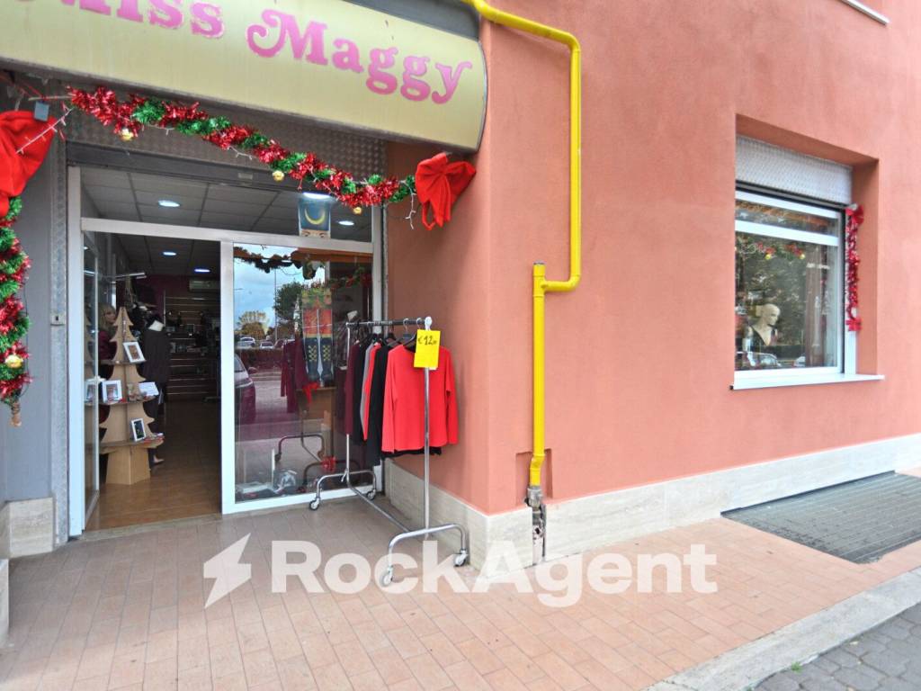 negozio in vendita ad Aprilia