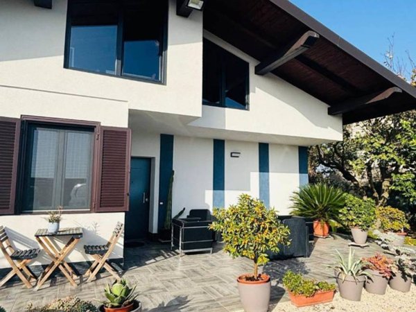 casa indipendente in vendita ad Aprilia in zona Campo di Carne