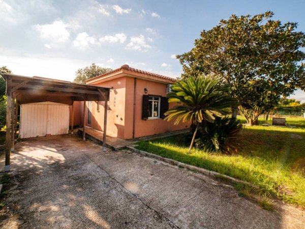 casa indipendente in vendita ad Aprilia in zona Pontoni