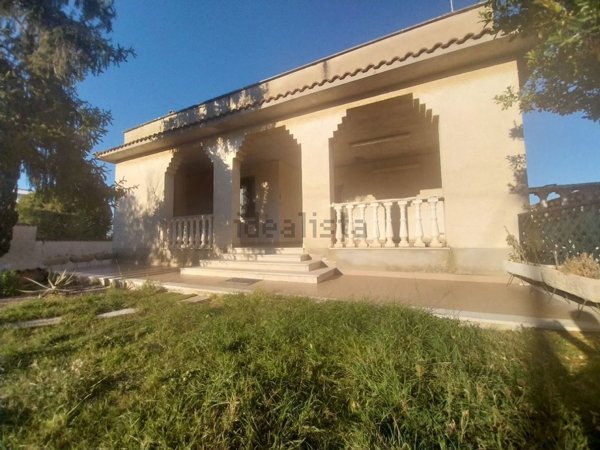 casa indipendente in vendita ad Aprilia in zona Cogna