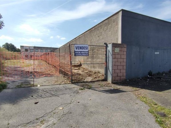locale commerciale in vendita ad Aprilia in zona Riserva Nuova