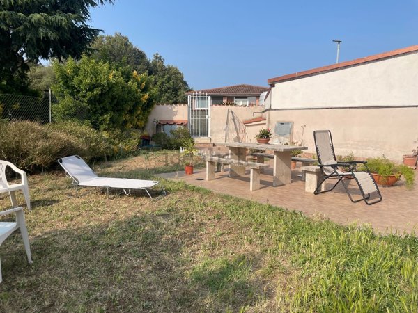 casa indipendente in vendita ad Aprilia in zona Fossignano