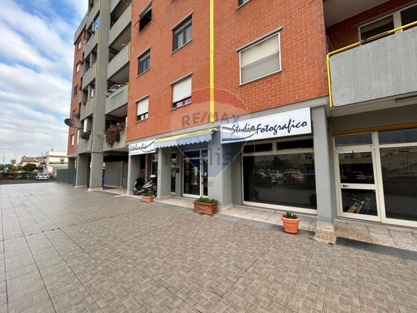 locale commerciale in vendita ad Aprilia