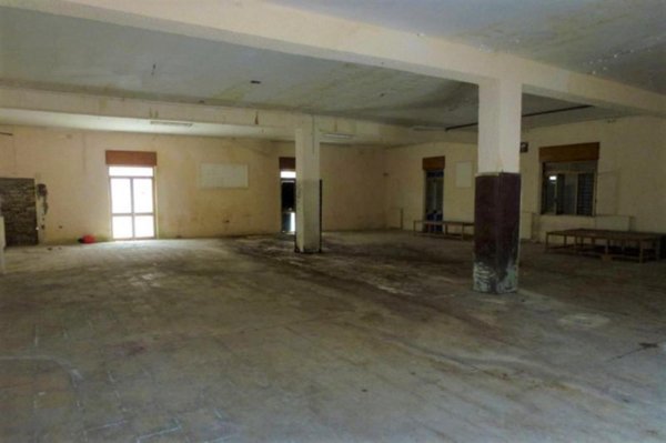 negozio in vendita ad Aprilia in zona Campo di Carne