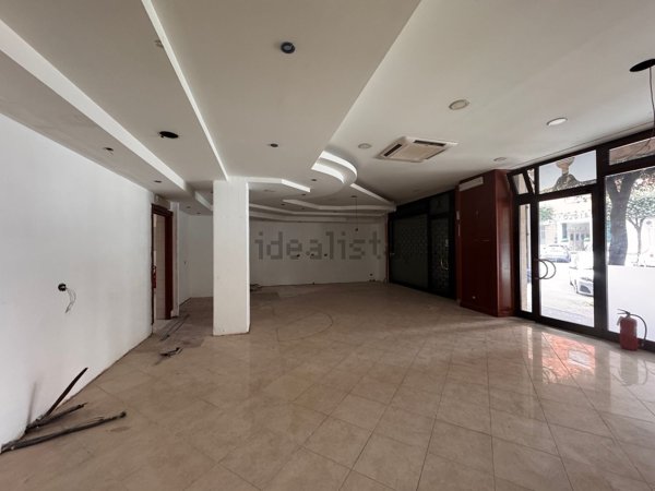 locale commerciale in vendita ad Aprilia