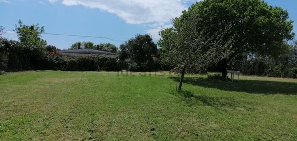 terreno edificabile in vendita ad Aprilia in zona Fossignano