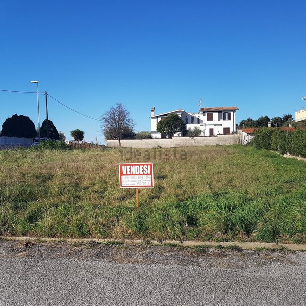 negozio in vendita ad Aprilia