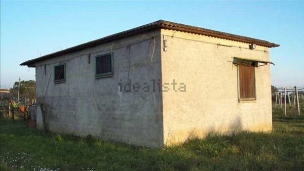 locale di sgombero in vendita ad Aprilia