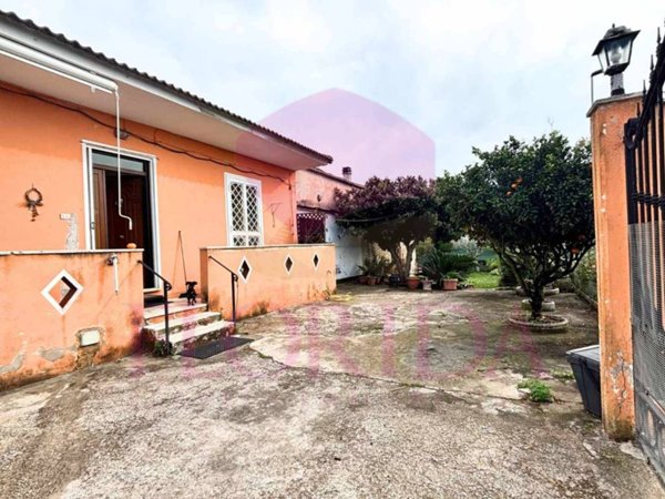 casa indipendente in vendita ad Aprilia in zona Cogna