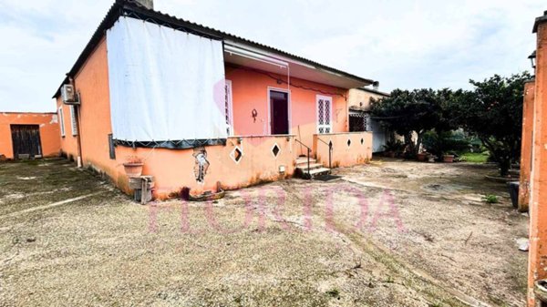 casa indipendente in vendita ad Aprilia in zona Campoverde