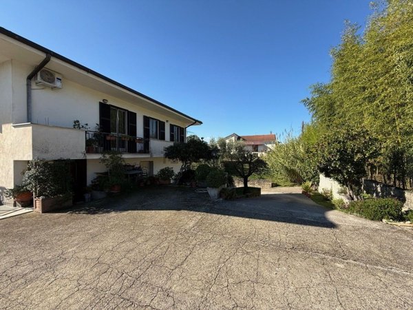 casa indipendente in vendita ad Aprilia