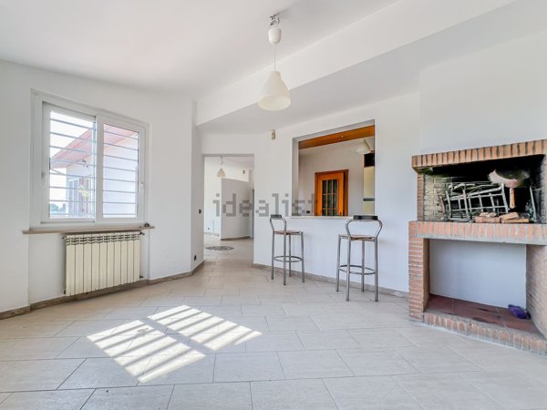 casa indipendente in vendita ad Aprilia in zona Fossignano