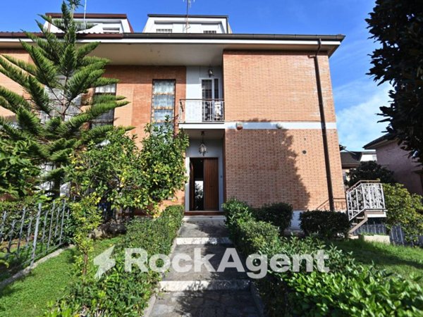 casa indipendente in vendita ad Aprilia