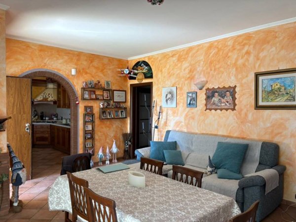 intera palazzina in vendita ad Aprilia in zona Fossignano
