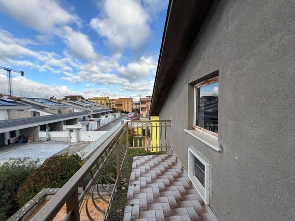 appartamento in vendita ad Aprilia in zona Fossignano